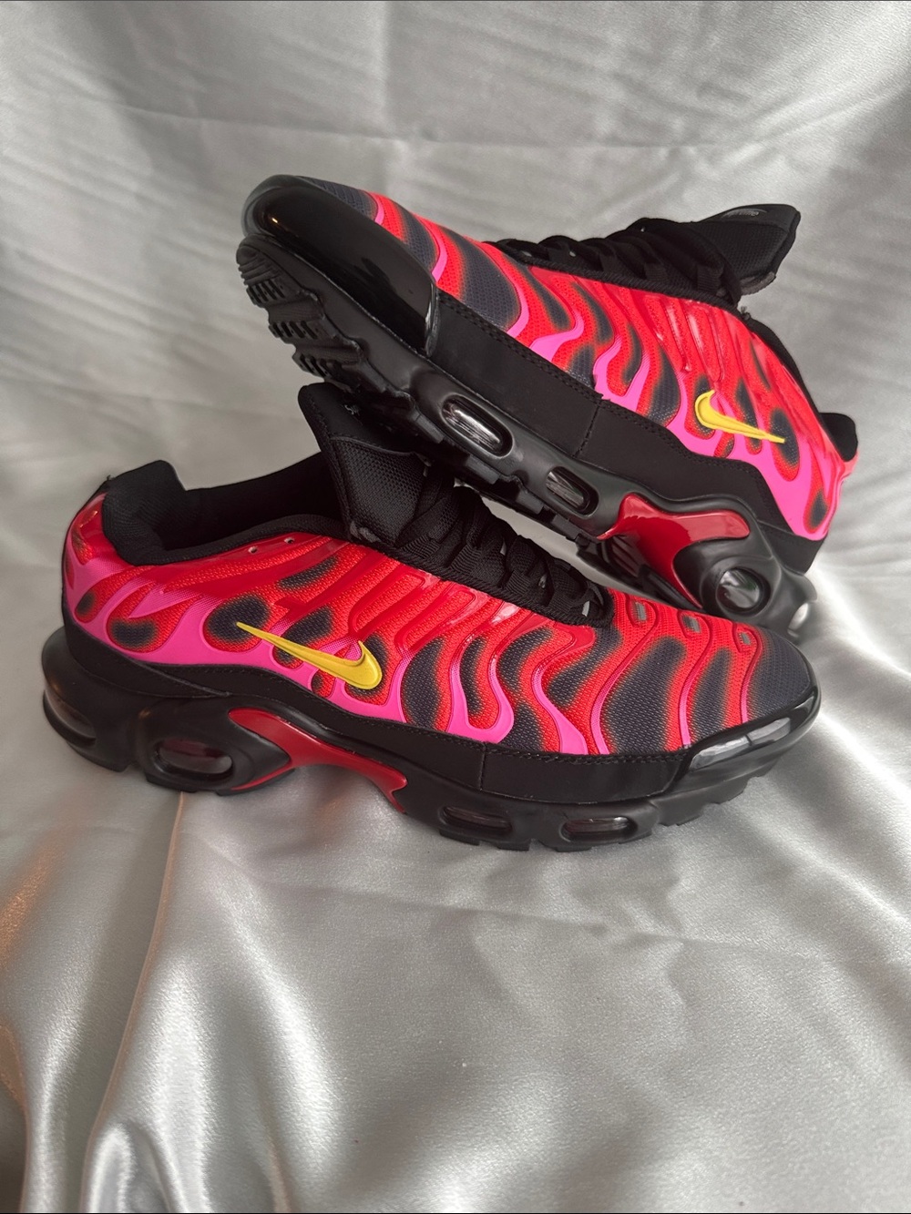 New! Supreme x Nike Air Max Plus TN University Red sneakers. 2020